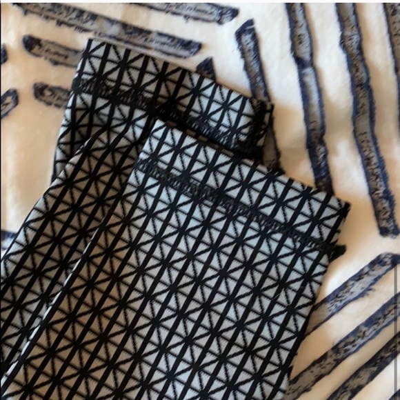 NWOT Lululemon Leggings- 6 - Picture 4 of 4